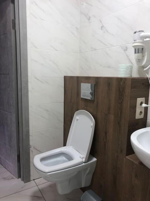 Apartment On Zarwanska Street Kamianets Podilskyi Bagian luar foto