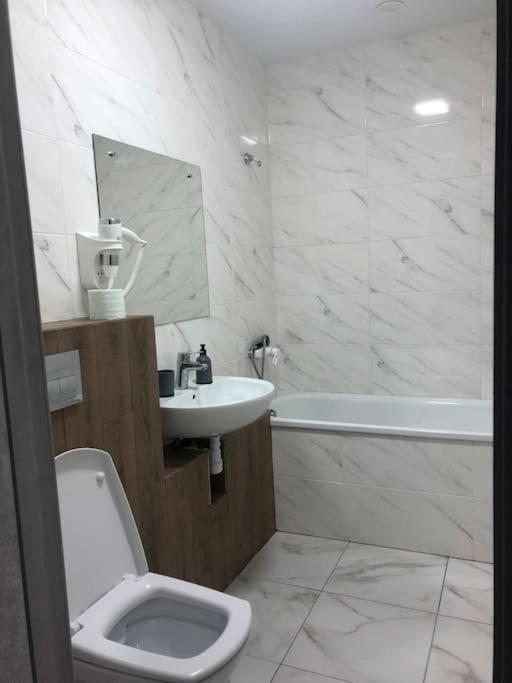 Apartment On Zarwanska Street Kamianets Podilskyi Bagian luar foto